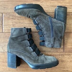 Aquatalia Indira Weatherproof Bootie Ankle Boots Block Heel Elastic Strap Size 8